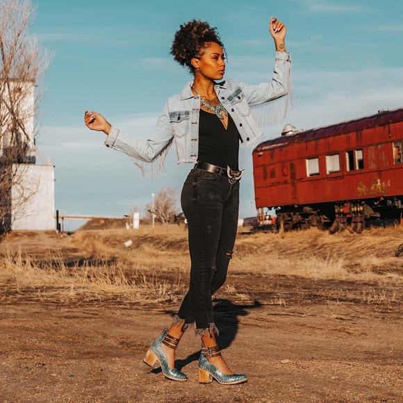 FREEBIRD Randi Turquoise Croco in Size 6 - Picture 4 of 11